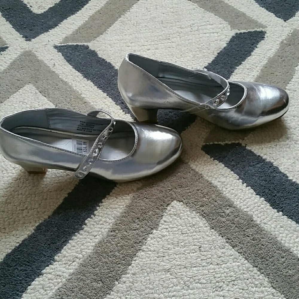 GIRLS SILVER DRESS SHOES